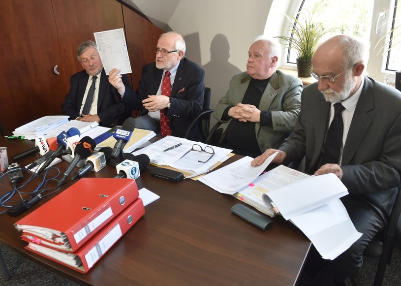 Pełnomocnicy Lecha Wałęsy /Jacek Bednarczyk /PAP