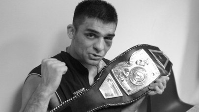 Pełnomocnicy rodziny Dawida Kosteckiego: Ślady na ciele zmarłego mogły powstać podczas walki