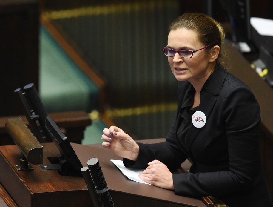 Pełnomocniczka komitetu "Ratujmy Kobiety 2017" Barbara Nowacka /PAP
