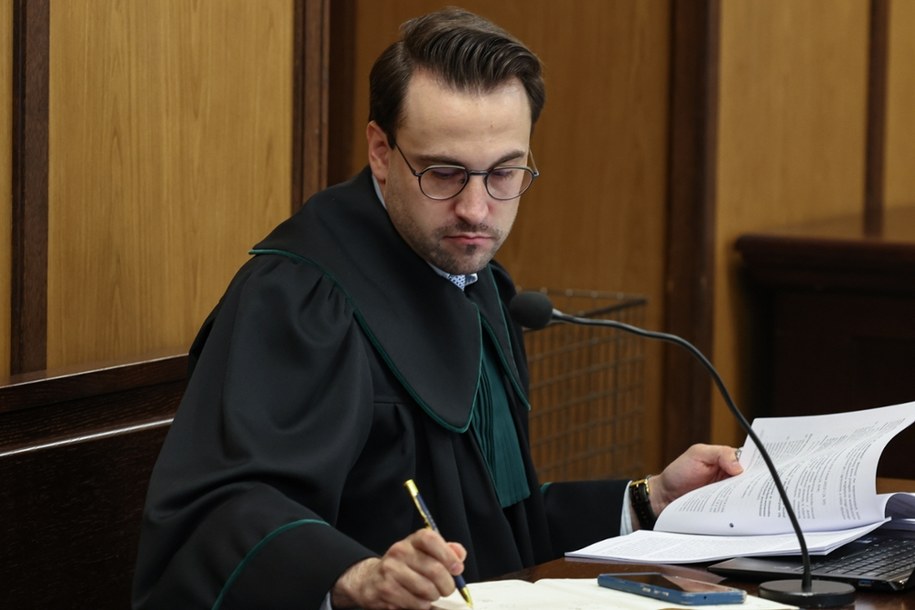 Pełnomocnik poszkodowanego mec. Bartosz Malewski na sali Sądu Okręgowego w Warszawie /Albert Zawada /PAP
