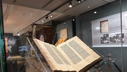 Pelplińska Biblia Gutenberga dokładnie przebadana. Sekrety odkryte po latach
