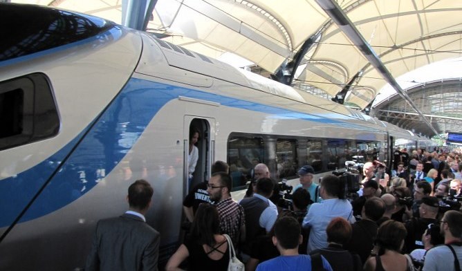 Pendolino na dworcu we Wrocławiu /Barbara Zielińska - Mordarska /RMF24.pl