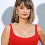 Penélope Cruz Penelope Cruz nie mogła powstrzymać łez. Na festiwalu w Wenecji skrywała twarz w dłoniach u boku męża
