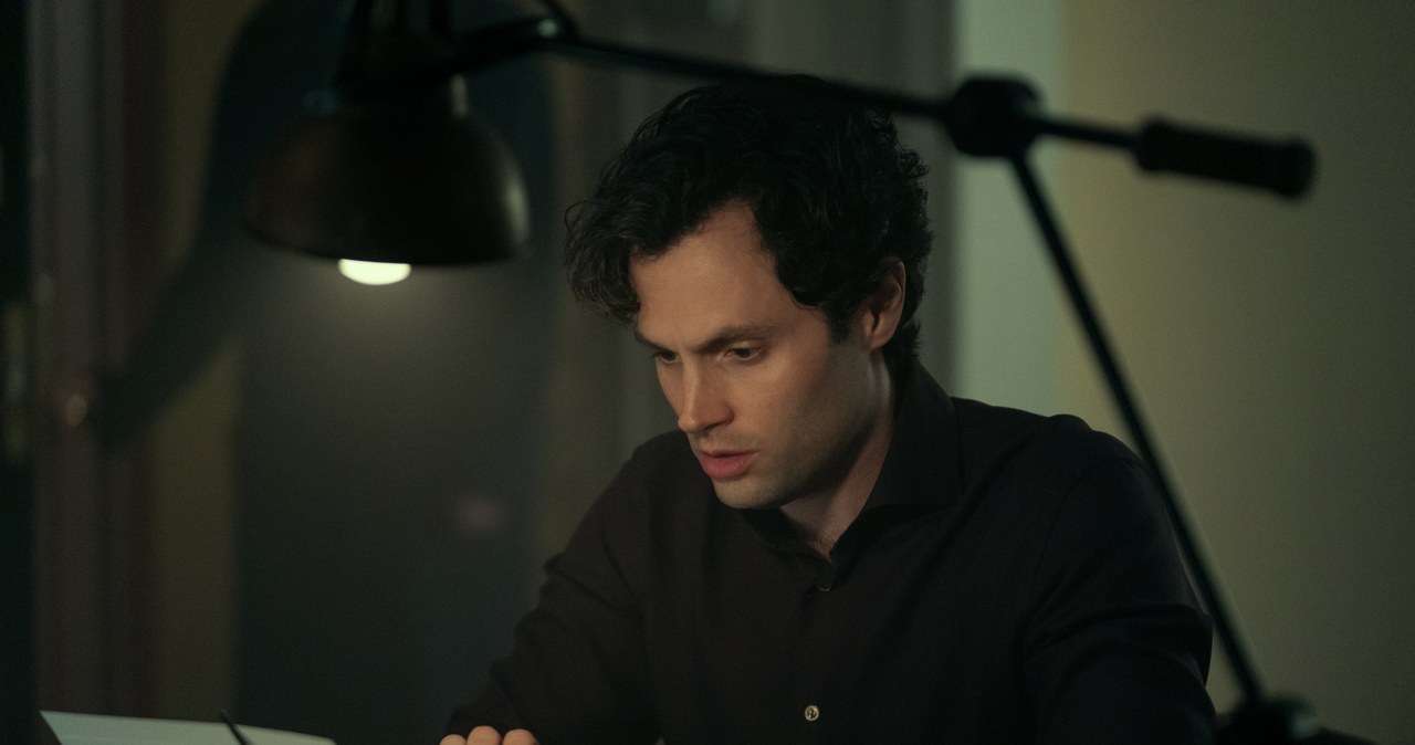 Penn Badgley jako Joe Goldberg w serialu "Ty" /Courtesy of Netflix /Netflix