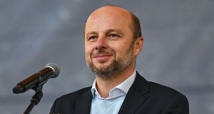 Pensja prezydenta Rzeszowa w górę. Radni PiS złożyli dwa wnioski o referendum