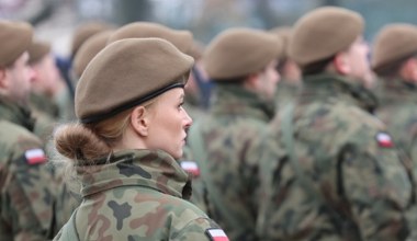 Pensje w wojsku rosną. Ile zarabia szeregowy, a ile generał?