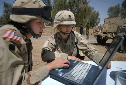 Pentagon coraz aktywniej przygotowuje się do prowadzenia wojny w cyberprzestrzeni /AFP