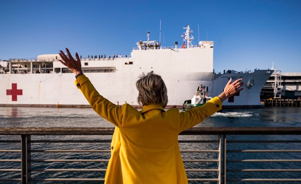 "Pentagon nie otrzymał rozkazu". Czy Trump wysłał okręt szpitalny na Grenlandię?