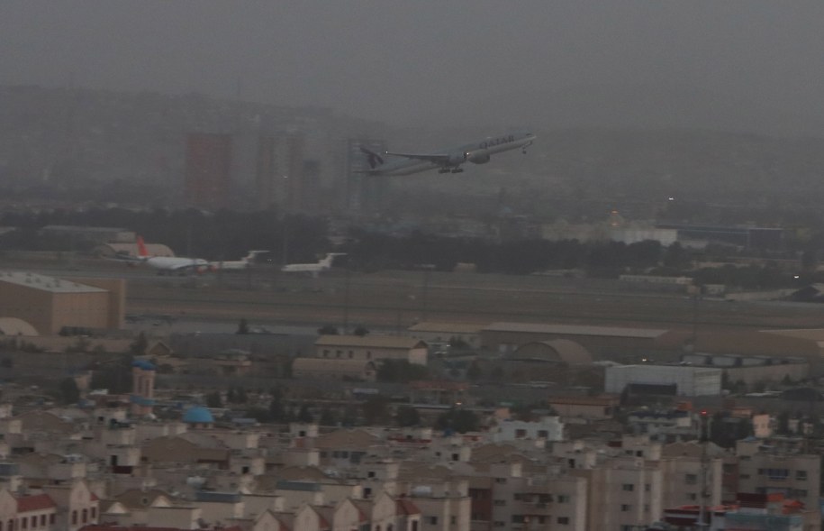 Pentagon przekonywał, że uderzenie, w którym zginęli Zemari Ahmadi i jego bliscy, miało zapobiec kolejnemu zamachowi Państwa Islamskiego na lotnisko w Kabulu /STRINGER /PAP/EPA