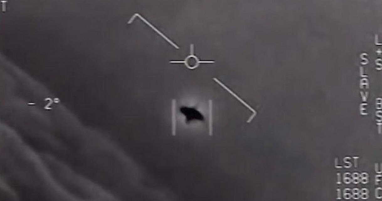 Pentagon upublicznił kolejny film ze spotkania myśliwców z UFO /Geekweek