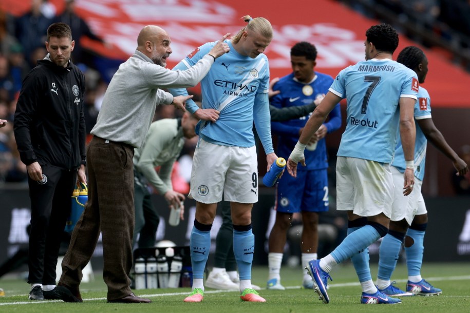 Pep Guardiola i Erling Haaland podczas finału Pucharu Anglii /NEIL HALL /PAP/EPA