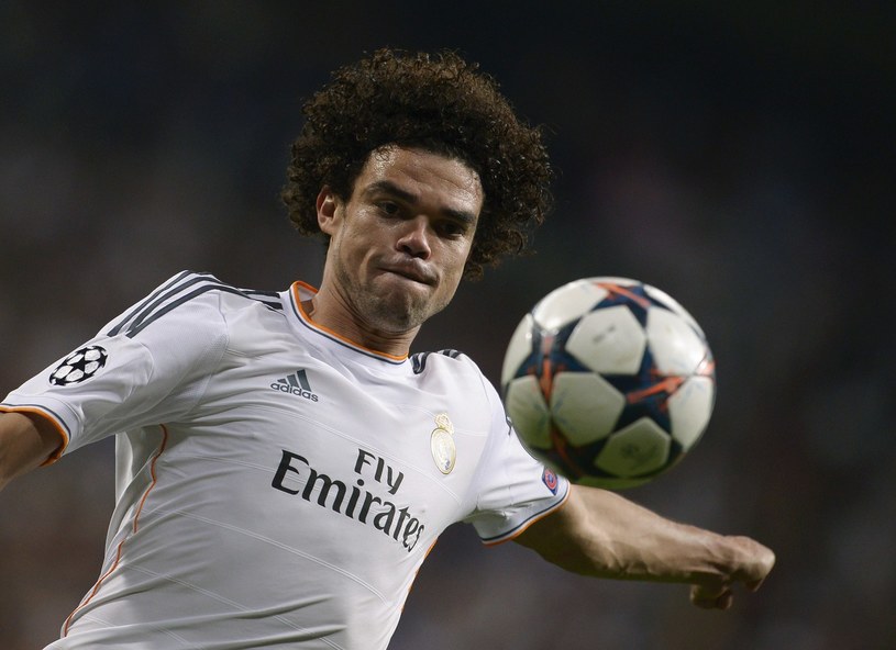 Pepe doznał kontuzji w meczu z Valladolid /AFP