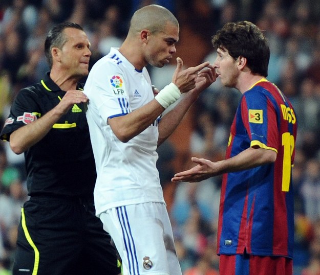 Pepe i Messi mają ze sobą na pieńku już od ładnych paru lat /AFP