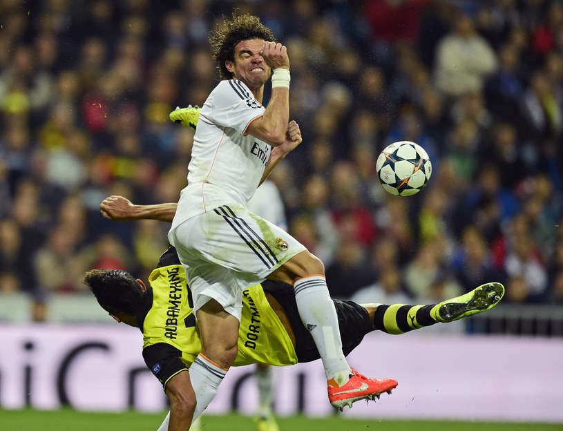 Pepe w akcji podczas meczu z Borussią Dortmund /AFP