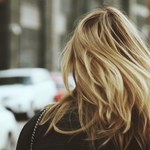 Perfekcyjny blond bez wizyty u fryzjera? Wystarczy dobrze dobrany toner
