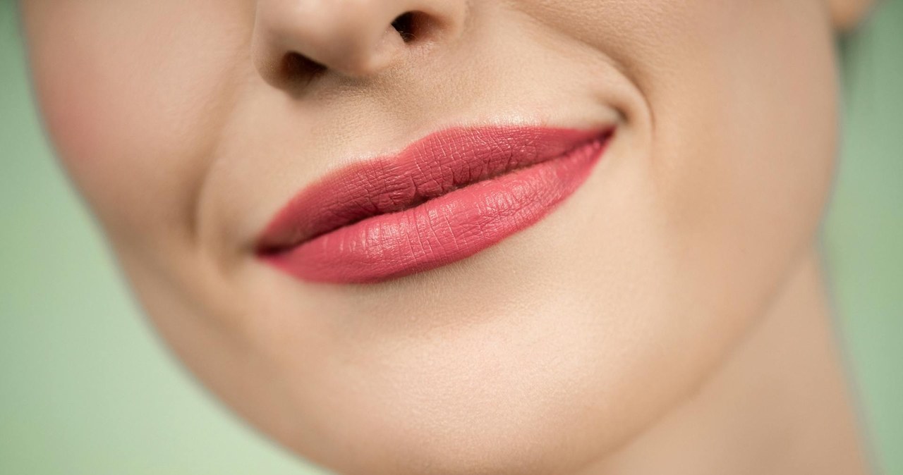 Perfekcyjny makijaż ust /Shiny Diamond /Pexels.com