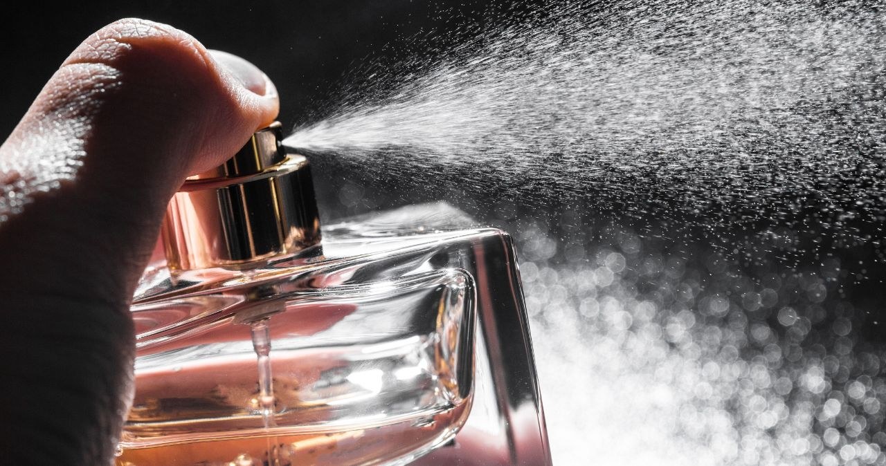 Perfumy w gratisie od Biedronki na Dzień Matki! /adobestock /INTERIA.PL
