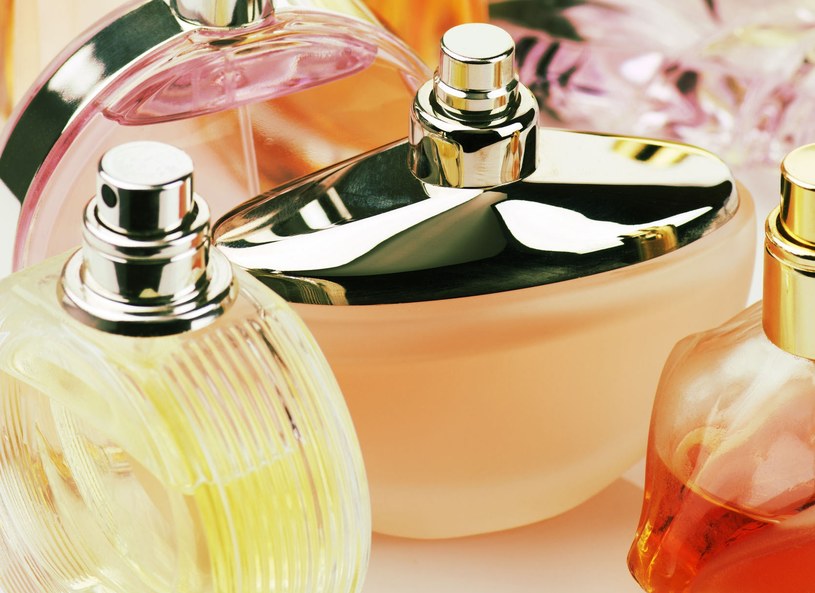 Perfumy z nutami cytrusowymi uznawane są za mniej trwałe od tych piżmowych i drzewnych /Pixel