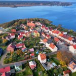 "Perła Pomorza Zachodniego" otoczona wodą. Słynie z przyrody i architektury