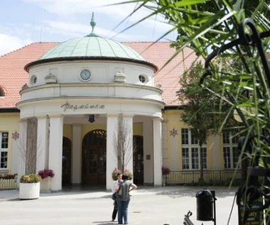 Perła uzdrowisk na Dolnym Śląsku. To dlatego przyciąga milion turystów rocznie 