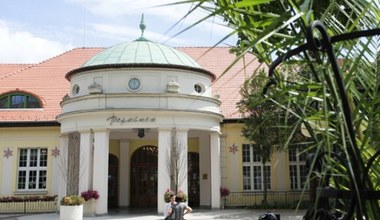 Perła uzdrowisk na Dolnym Śląsku. To dlatego przyciąga milion turystów rocznie 