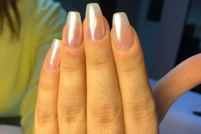 Perłowe paznokcie są teraz popularne /Instagram