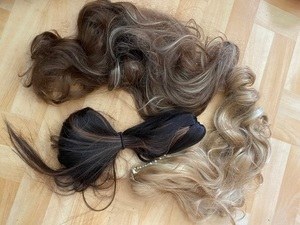 Peruki, których używała kobieta /KPP Tczew /Policja