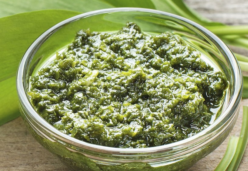 Pesto z czosnku niedżwiedziego /&copy;123RF/PICSEL