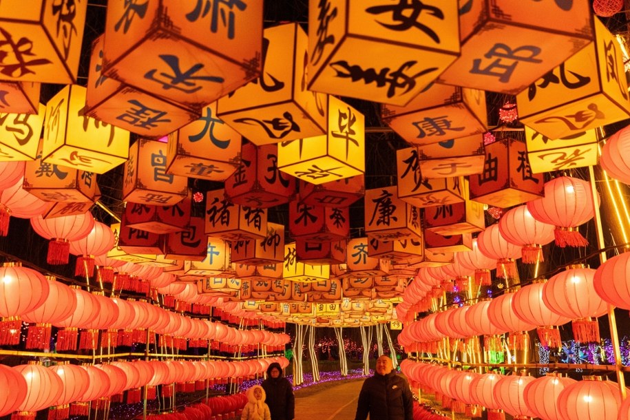 Petardy, czerwień i potwór Nian /JESSICA LEE /PAP/EPA