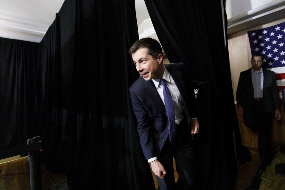 Pete Buttigieg rezygnuje z walki o nominację Partii Demokratycznej w wyborach prezydenckich /JUSTIN LANE /PAP/EPA