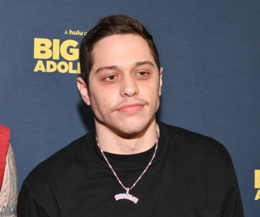 Pete Davidson oskarżony o lekkomyślne prowadzenie samochodu. Komik wjechał w dom