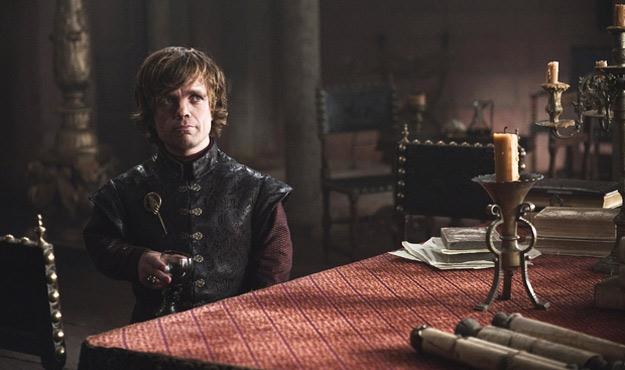 Peter Dinklage jako Tyrion Lannister w serialu "Gra o tron" /HBO