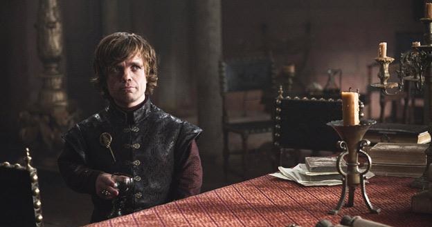 Peter Dinklage jako Tyrion Lannister w serialu "Gra o tron" /HBO