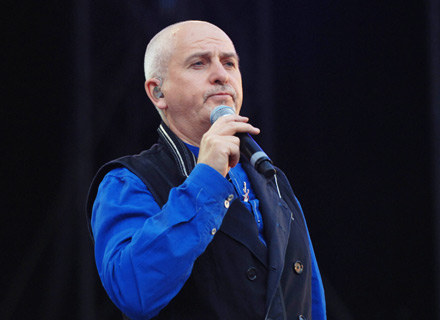 Peter Gabriel lubi niebieski kolor - fot. Dave M. Benett /Getty Images/Flash Press Media