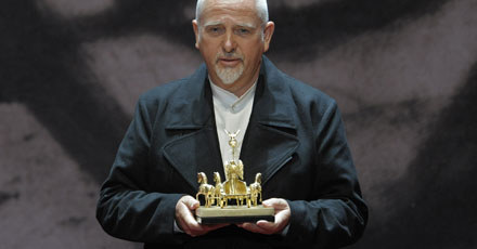 Peter Gabriel z nagrodą /arch. AFP