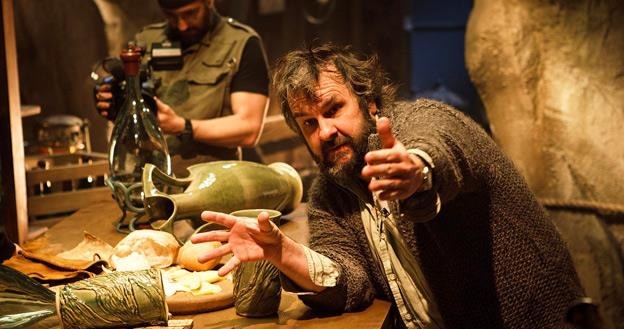 Peter Jackson na planie filmu "Hobbit: Pustkowie Smauga" /The New York Times