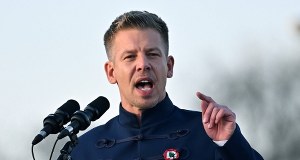 Peter Magyar reaguje na "freudowskie przejęzyczenie" szefa MSZ Węgier