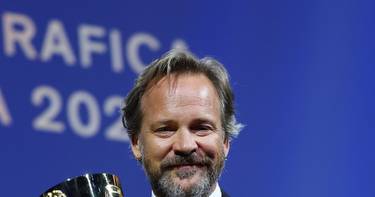 Peter Sarsgaard z Pucherem Volpi za "Memory" / Vittorio Zunino Celotto / Staff /Getty Images