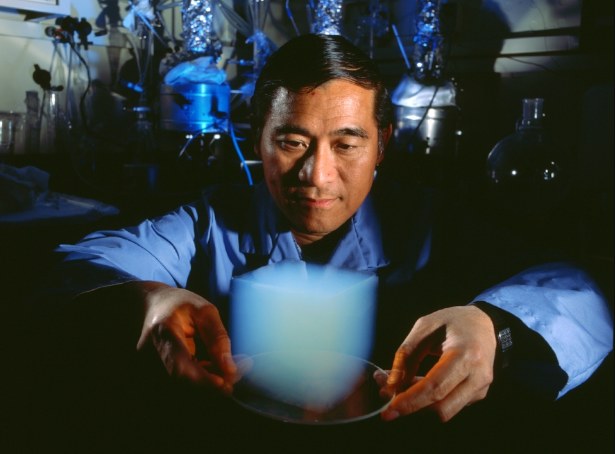 Peter Tsou,, jeden z naukowców pracujących kiedyś nad aerożelem /NASA