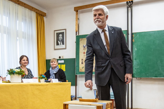 Petr Pavel oddający głos w wyborach prezydenckich /Martin Divisek /PAP/EPA