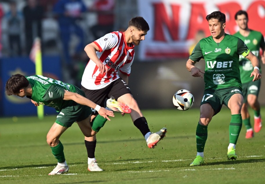 Petr Schwarz (z prawej, nr 17) podczas meczu z Cracovią /Art Service /PAP