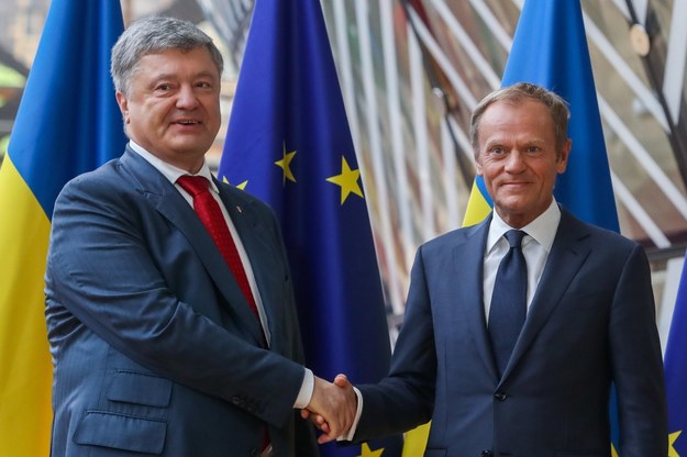 Petro Poroszenko i Donald Tusk /STEPHANIE LECOCQ  /PAP/EPA