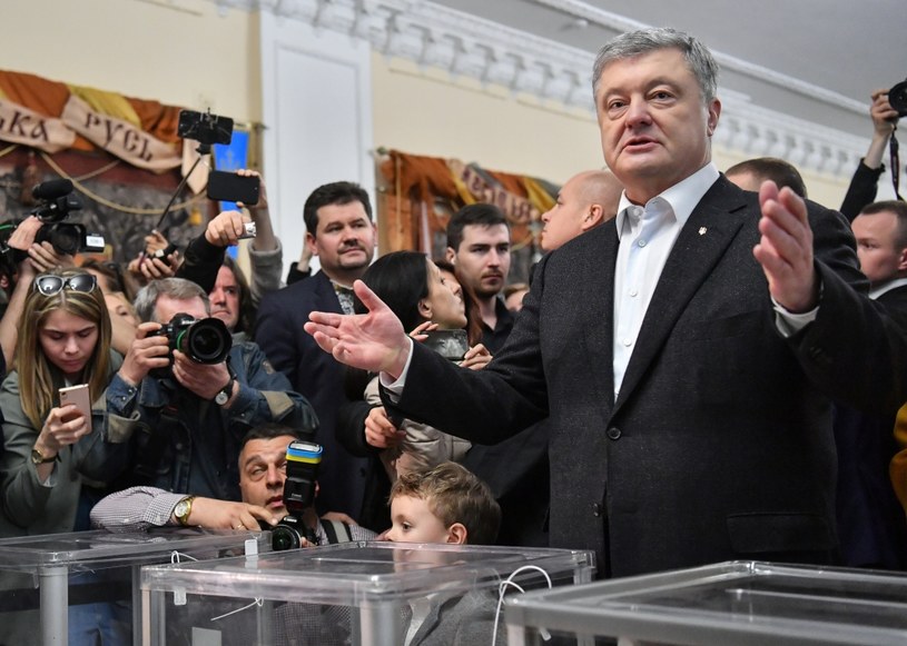 Petro Poroszenko podczas głosowania w II turze wyborów na Ukrainie /SERGEI SUPINSKY / AFP /AFP