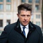 Petru usiądzie na kasie w Wigilię. Podpisał umowę z Biedronką, podał stawkę