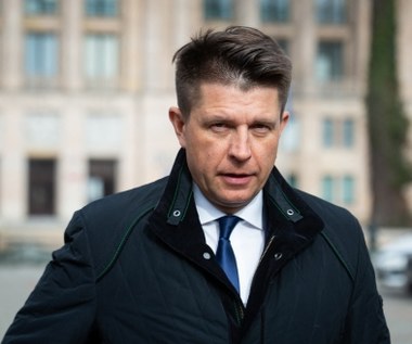 Petru usiądzie na kasie w Wigilię. Podpisał umowę z Biedronką, podał stawkę