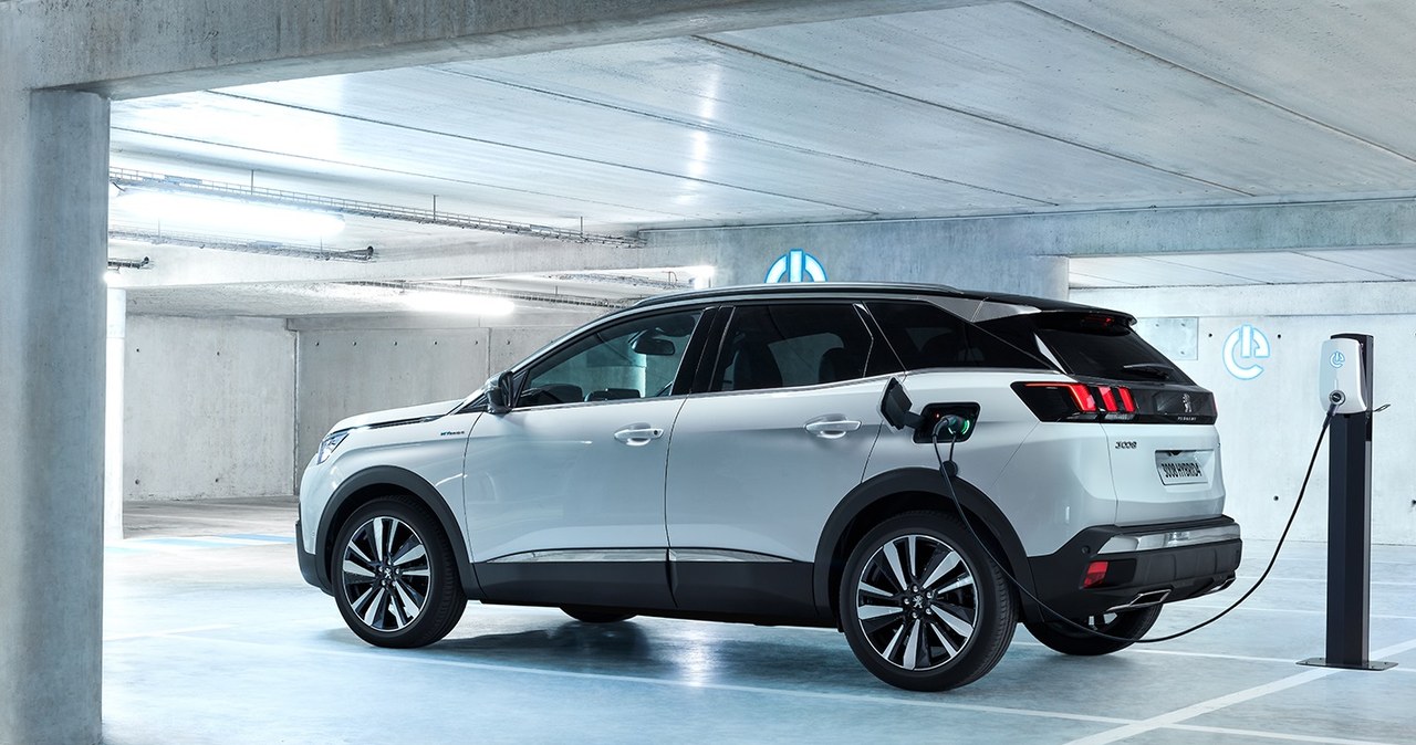 Peugeot 3008 HYBRID4 /Peugeot