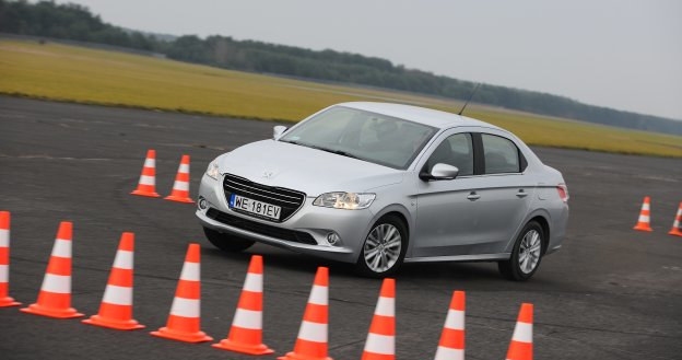 Peugeot 301 1.6 HDi Allure - niewyszukany, za to ekonomiczny, przestronny i względnie tani. /Motor