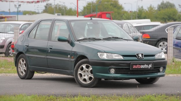 Peugeot 306 przechodził dwa faceliftingi - w 1997 i 1999 roku. /Motor