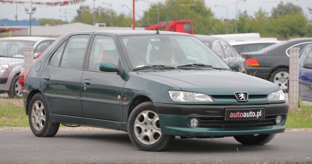 Peugeot 306 przechodził dwa faceliftingi - w 1997 i 1999 roku. /Motor