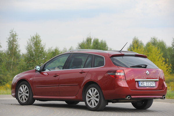 Peugeot 508 SW (2011), Renault Laguna Grandtour III (2007